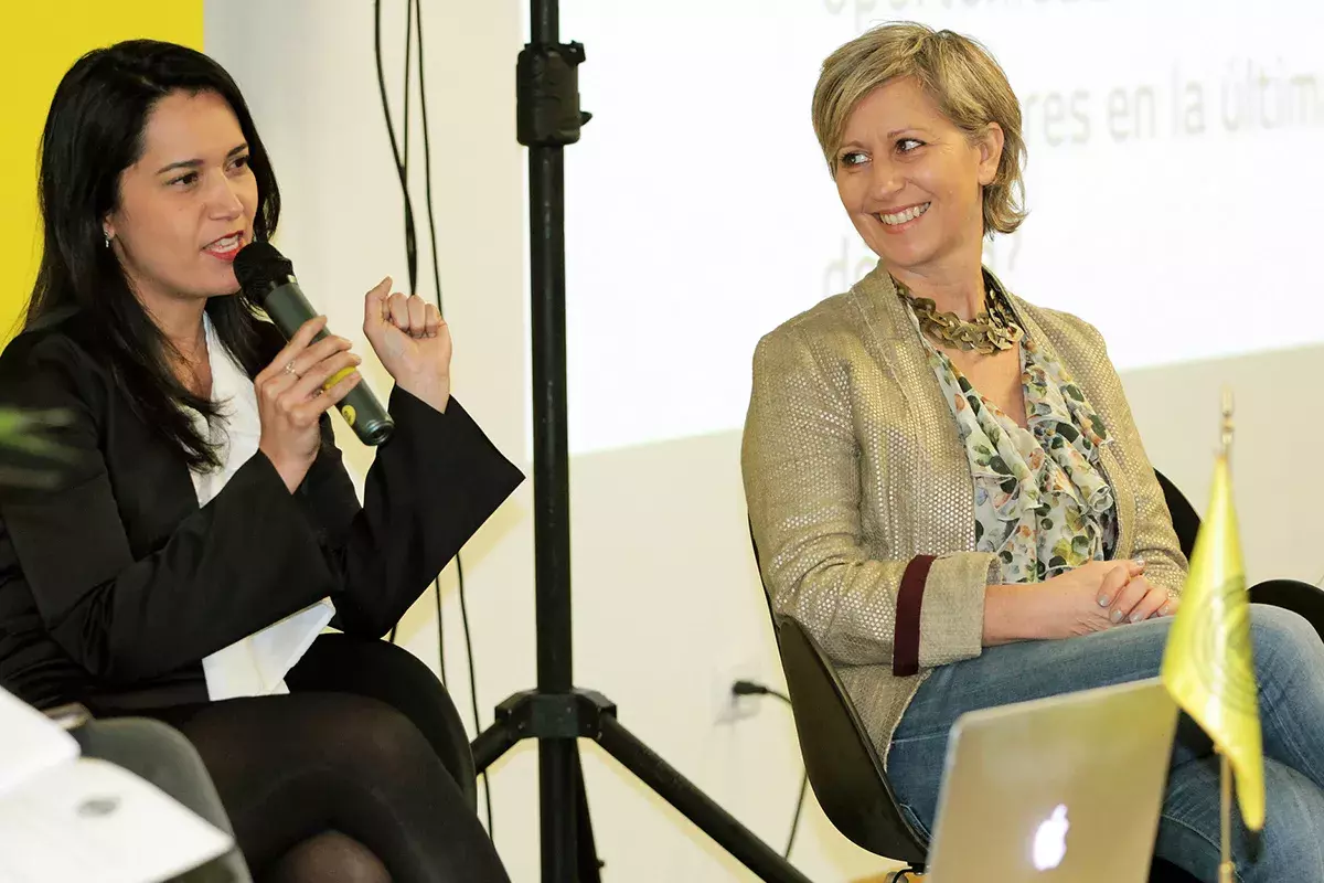 Fotografía de Noticia "Comparten mujeres destacadas su experiencia laboral"