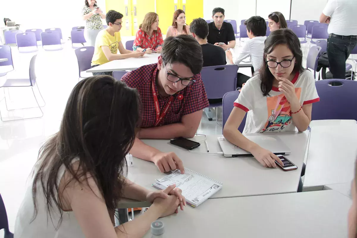 Fotografía de alumnos de prepa UDEM Unidad San Pedro
