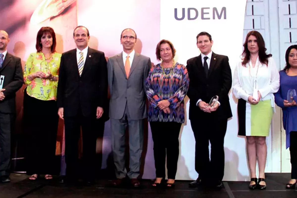 Ganadores del Premio Pro Magistro Roberto Garza Sada 2013