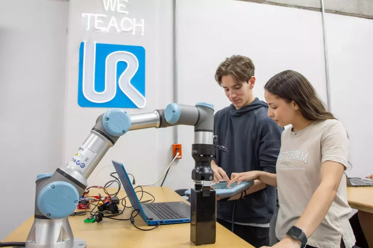  Laboratorio de Robótica y Electrónica UDEM