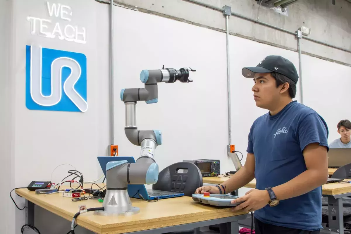  Laboratorio de Robótica y Electrónica UDEM