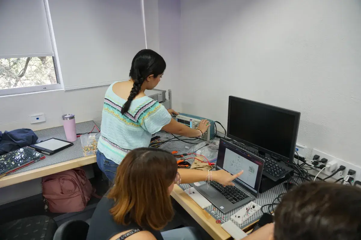 Electronics Laboratory UDEM