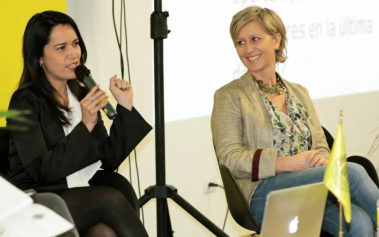 Fotografía de Noticia "Comparten mujeres destacadas su experiencia laboral"