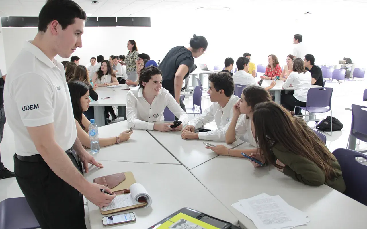 Fotografía de alumnos de prepa UDEM Unidad San Pedro