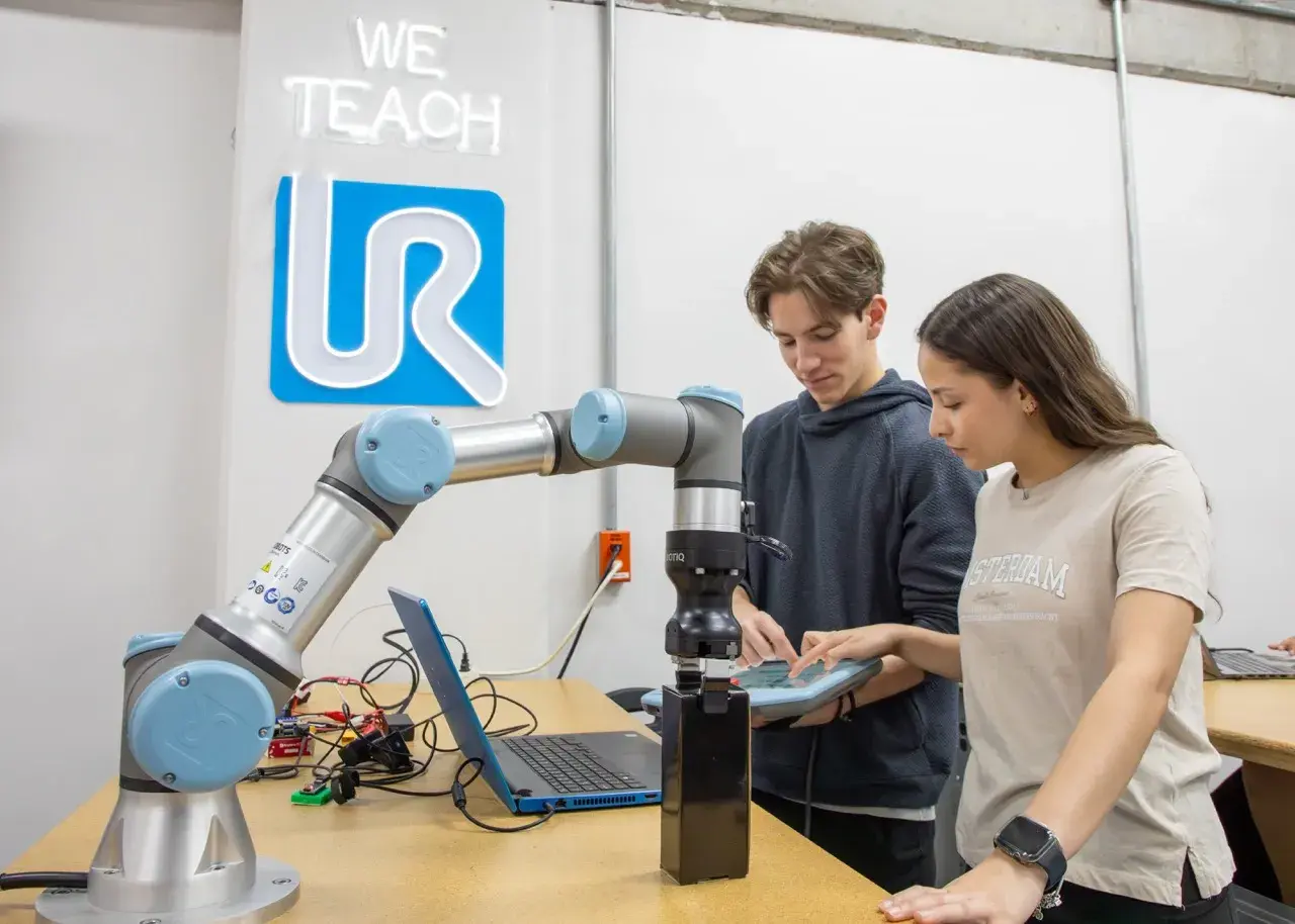  Laboratorio de Robótica y Electrónica UDEM
